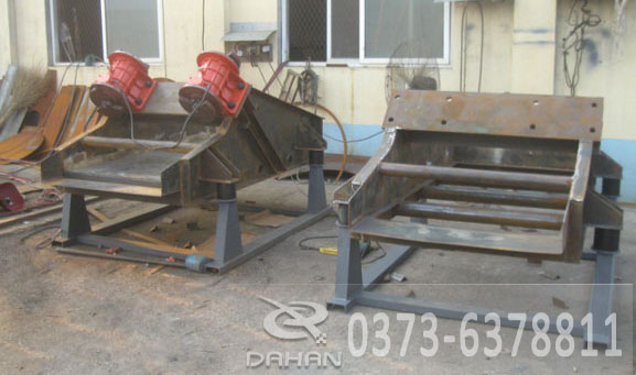 礦用振動篩正在測試中 礦用振動篩正在測試中